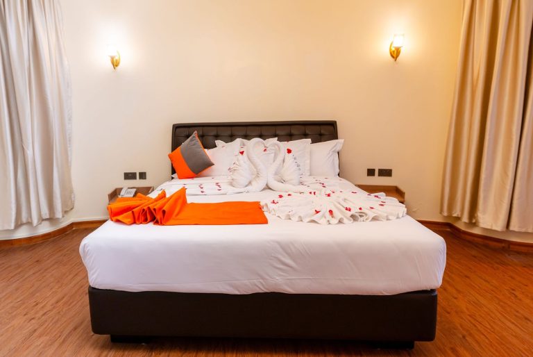 cottage-room-bed